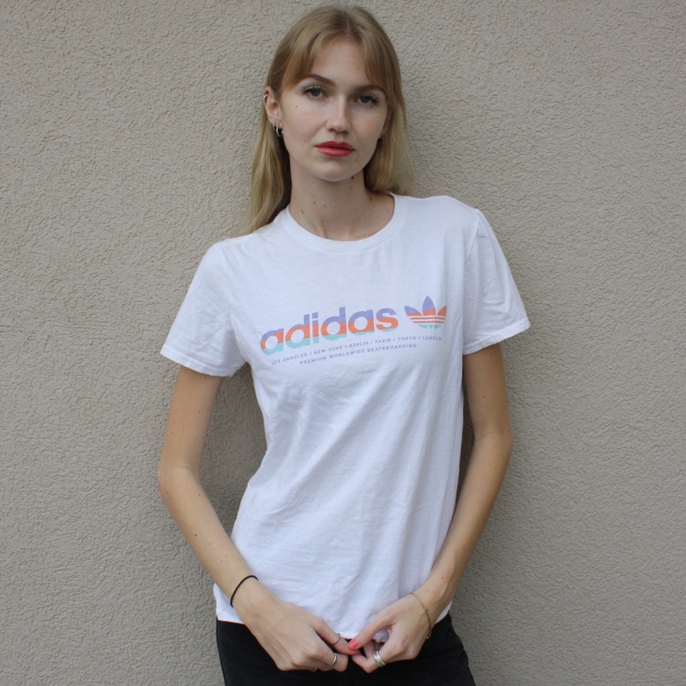 Girly adidas top💙 size small